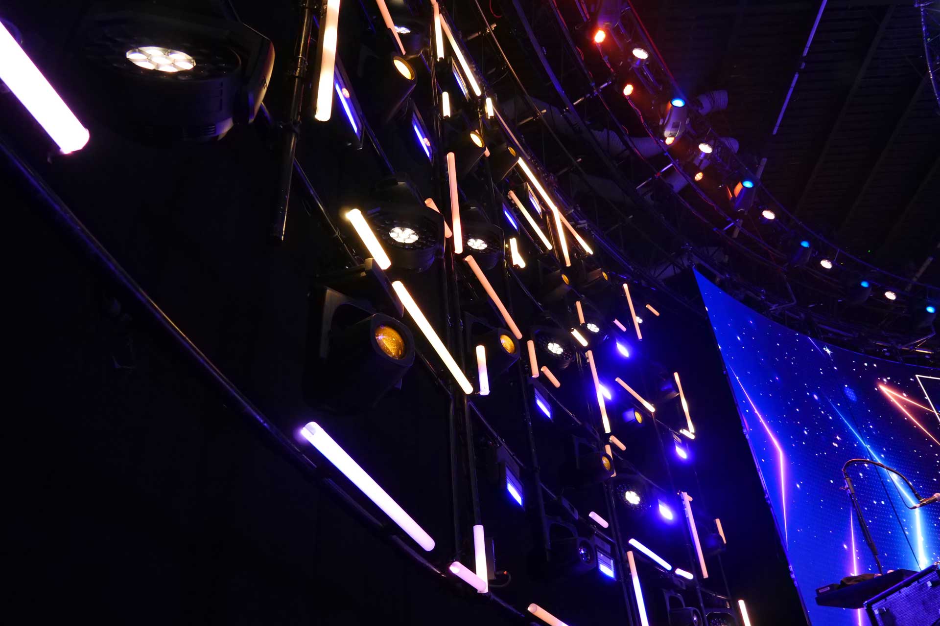 Alternative text - Intégration LED plateau tv