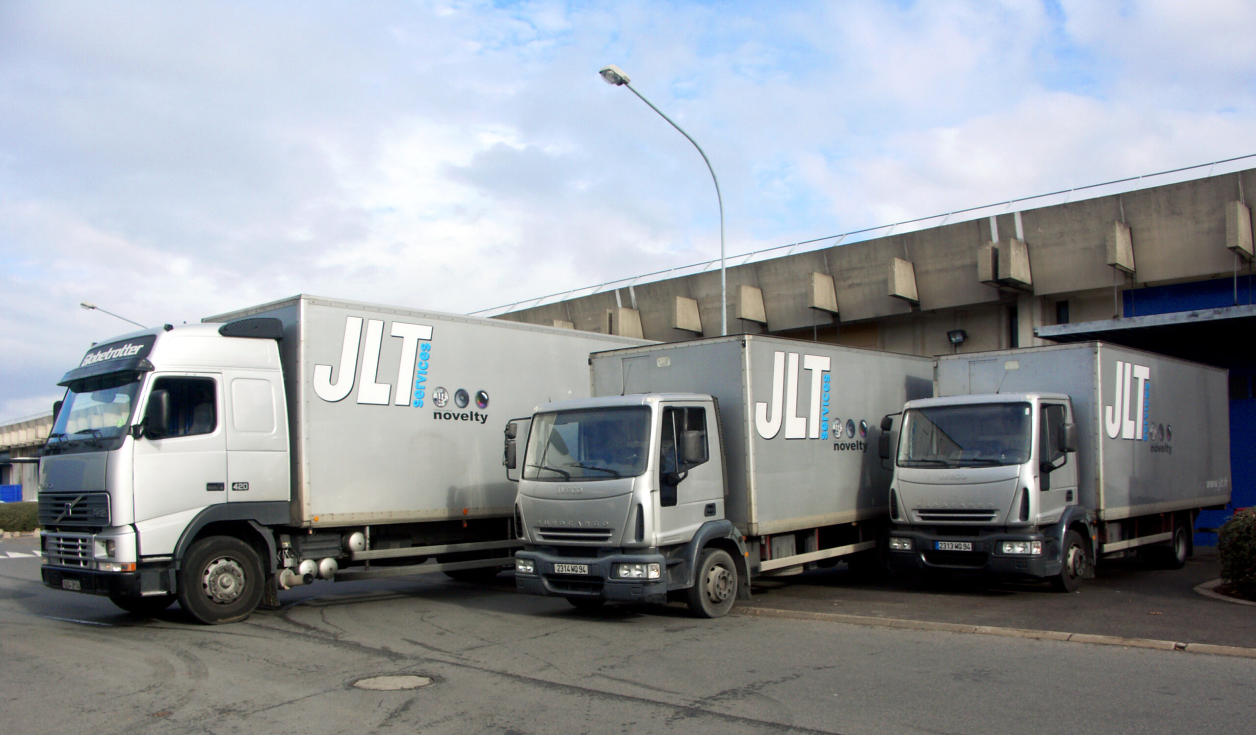 Alternative text - Photos des camions JLT