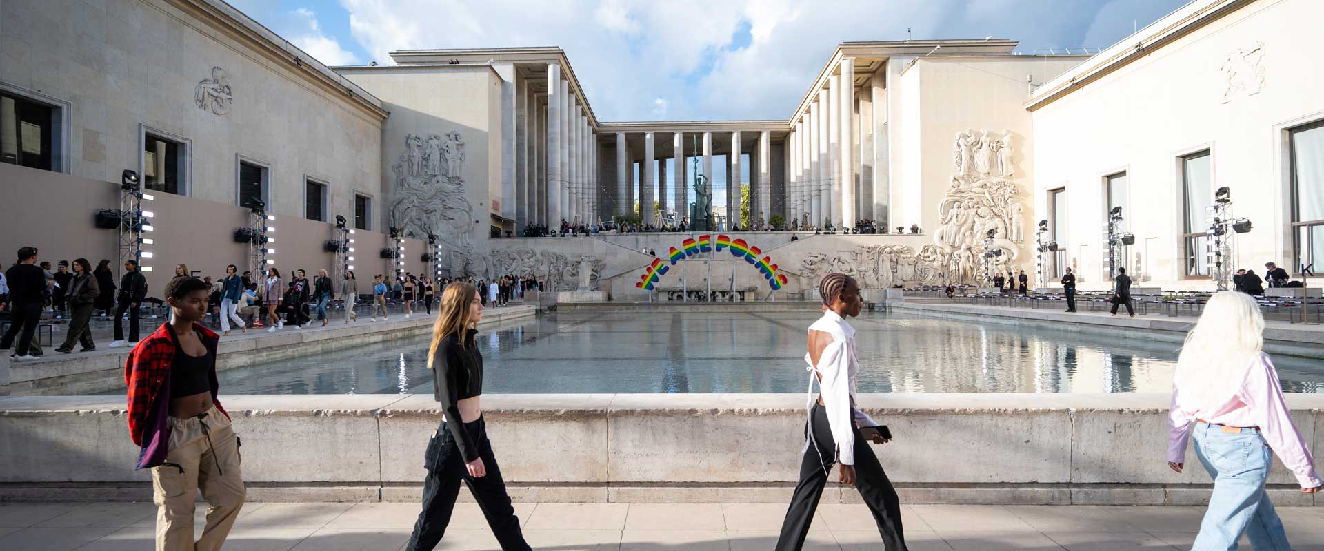 Alternative text - Paris Fashion Week | AKRIS | Octobre 2022