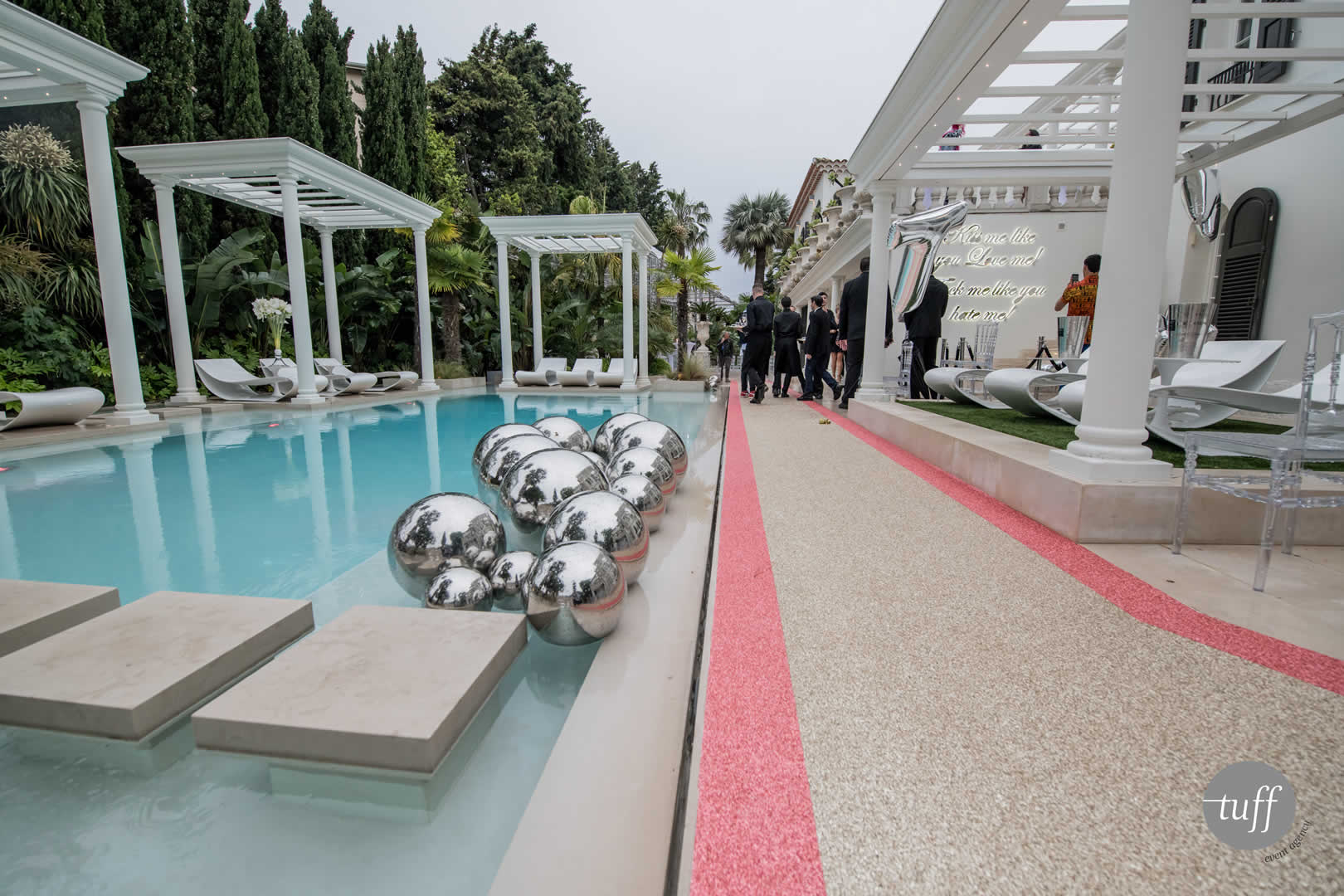 Alternative text - Novelty Azur | FIF 2018 | Phillip Plein