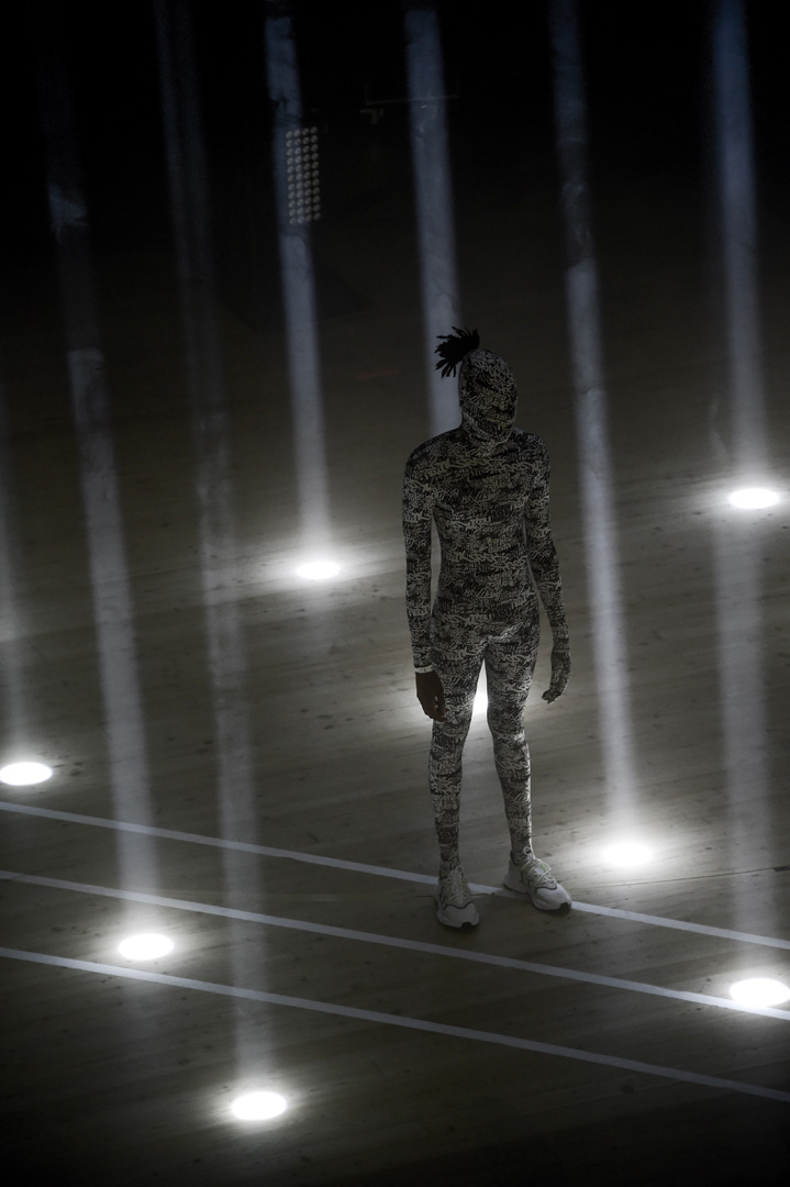 Alternative text - NOVELTY accompagne ADIDAS pour la sortie de la chaussure Ozweego